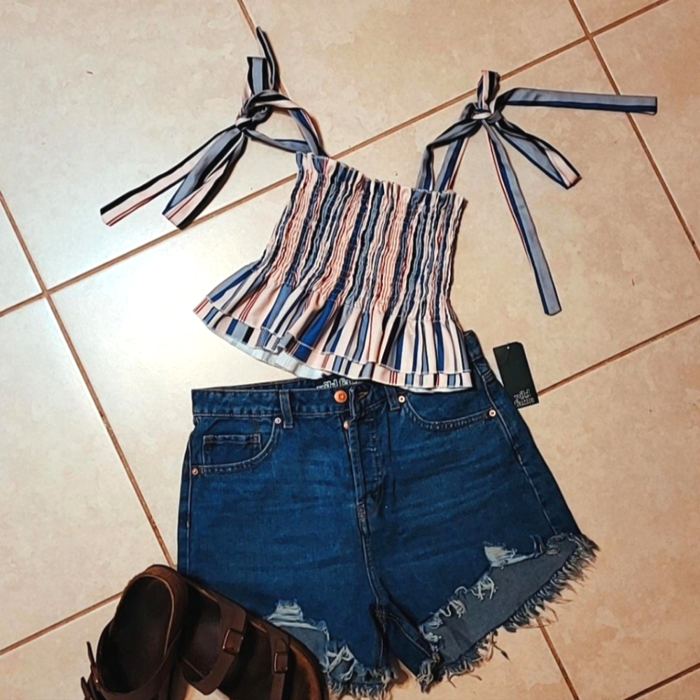 Wild fable high waisted distressed shorts, size 6